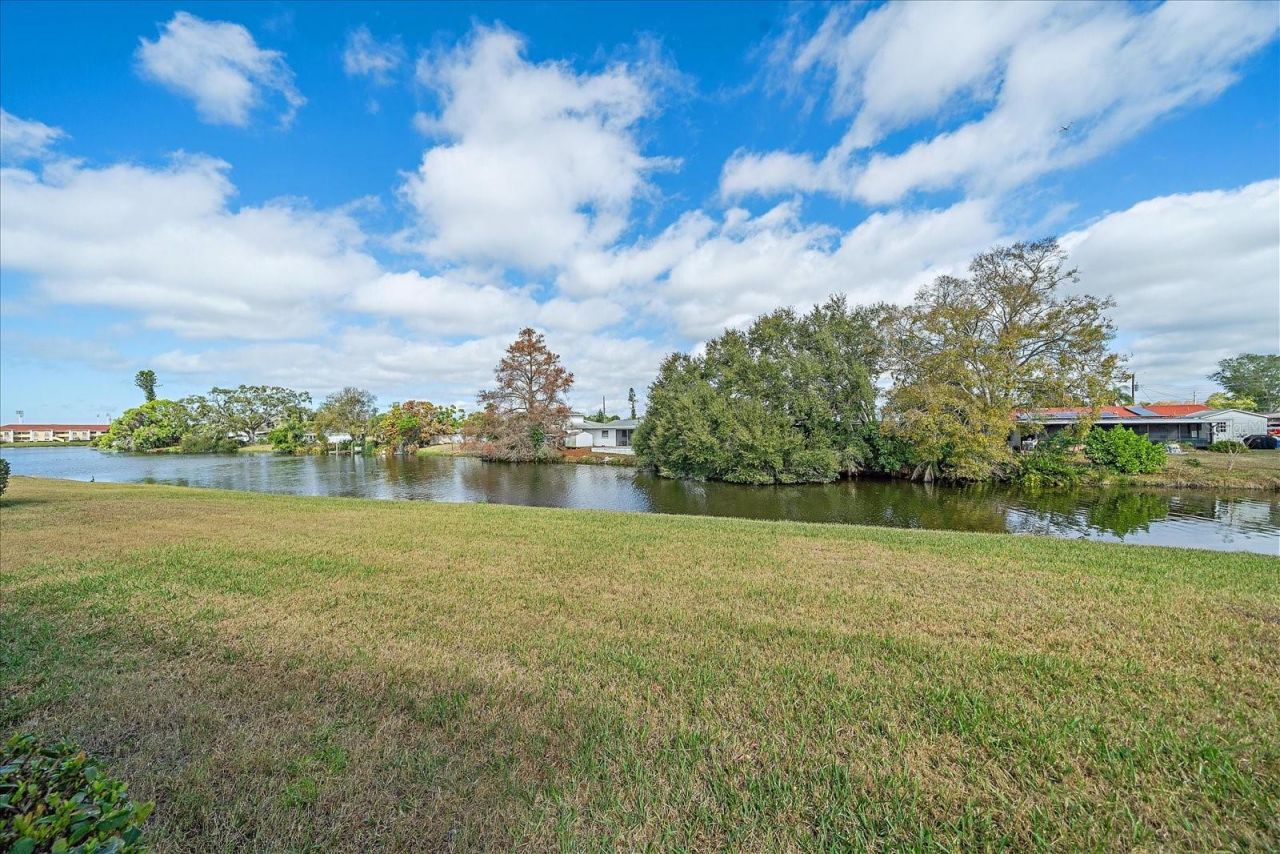 3135 Glen Elyn Boulevard, Unit 13, Sarasota, FL 34237 Photo
