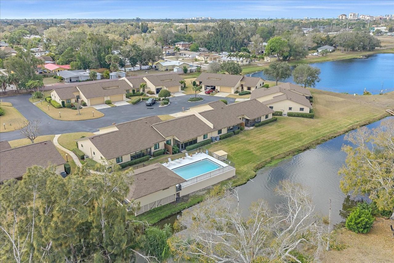 3135 Glen Elyn Boulevard, Unit 13, Sarasota, FL 34237 Photo