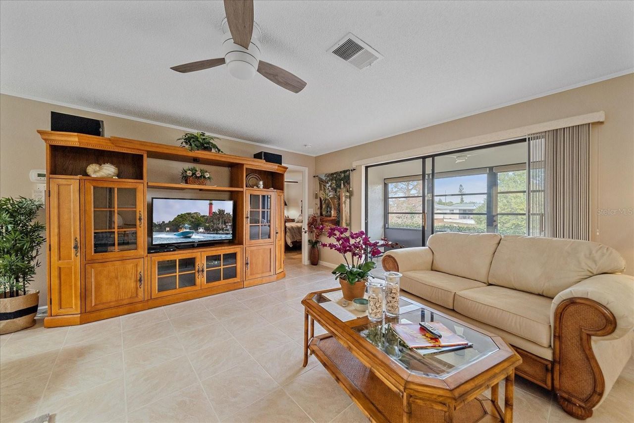 3135 Glen Elyn Boulevard, Unit 13, Sarasota, FL 34237 Photo