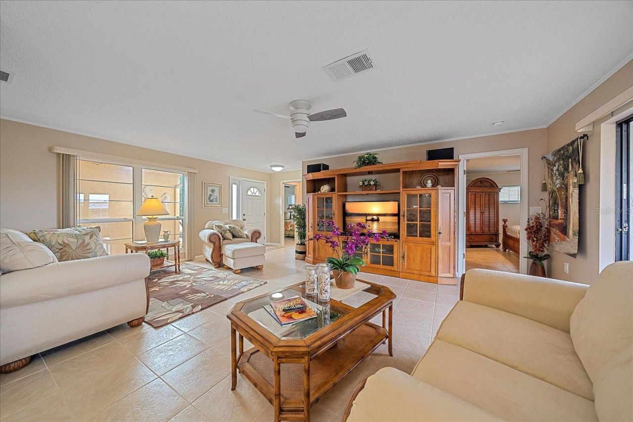 3135 Glen Elyn Boulevard, Unit 13, Sarasota, FL 34237 Photo