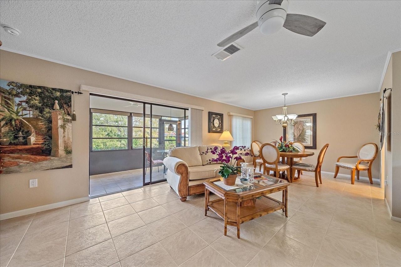 3135 Glen Elyn Boulevard, Unit 13, Sarasota, FL 34237 Photo