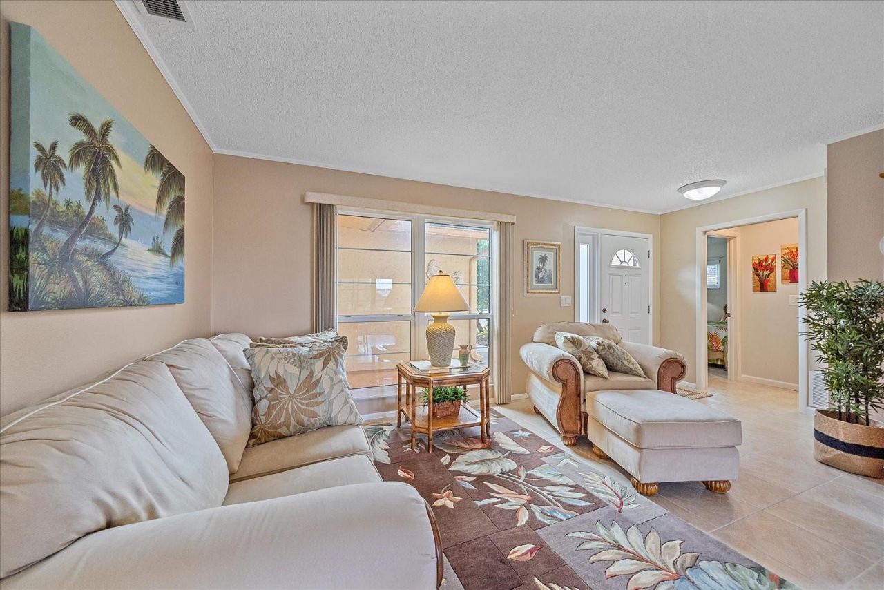 3135 Glen Elyn Boulevard, Unit 13, Sarasota, FL 34237 Photo