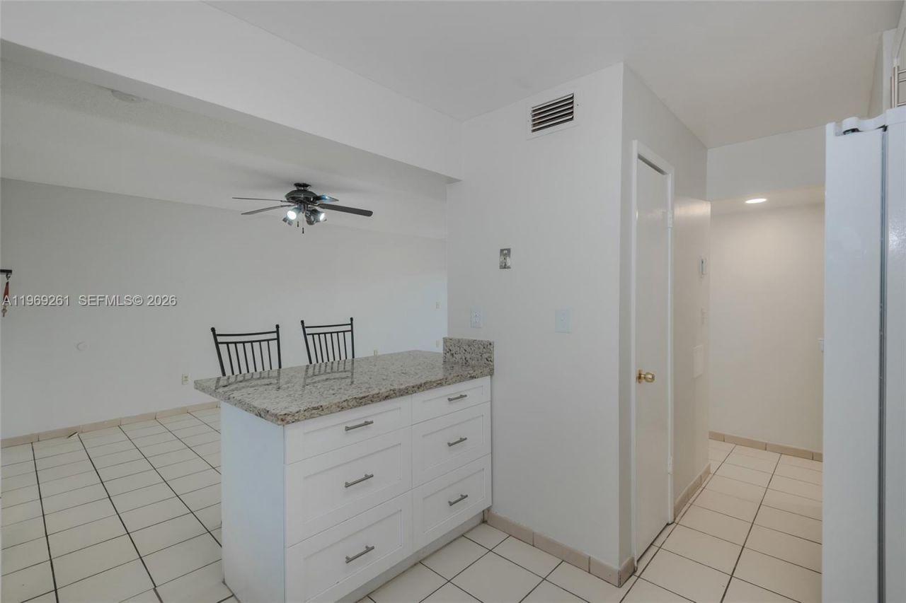 9150 Fontainebleau Blvd, Unit 402, Miami, FL 33172 Photo