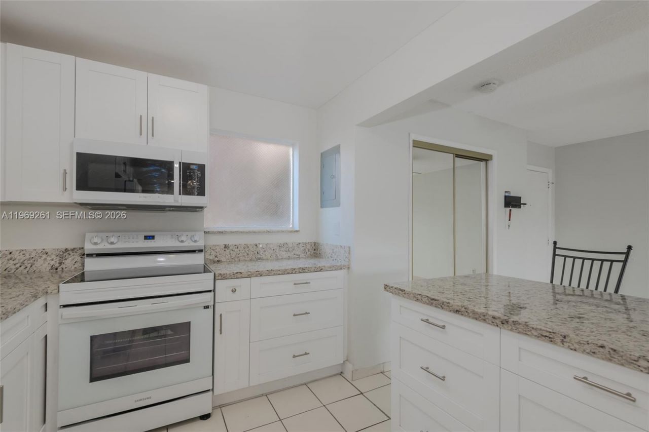 9150 Fontainebleau Blvd, Unit 402, Miami, FL 33172 Photo