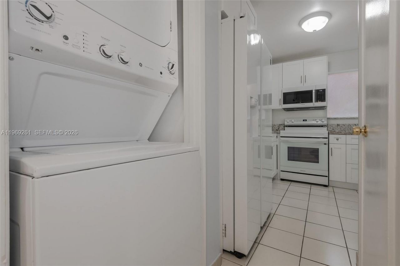 9150 Fontainebleau Blvd, Unit 402, Miami, FL 33172 Photo