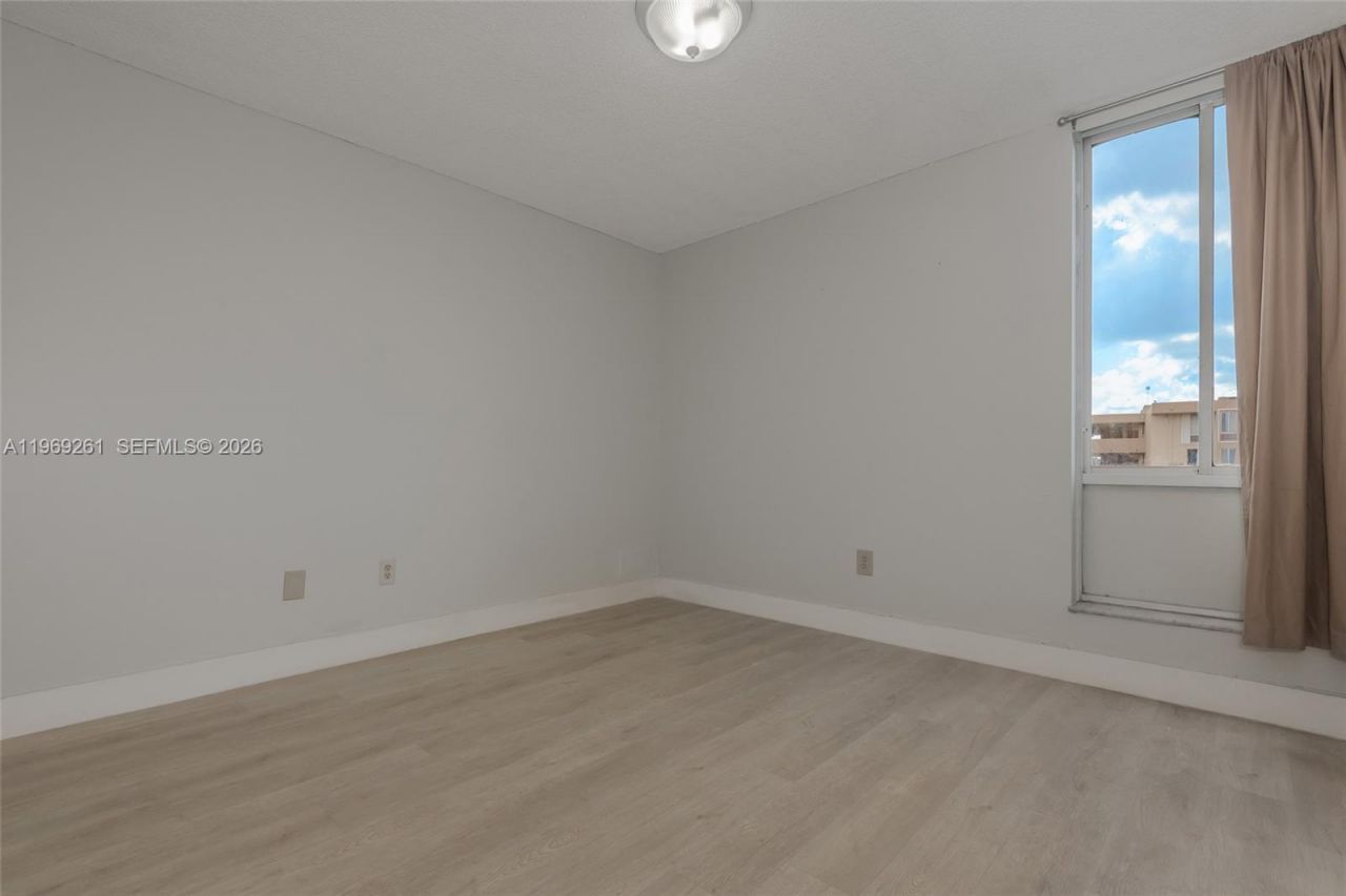 9150 Fontainebleau Blvd, Unit 402, Miami, FL 33172 Photo
