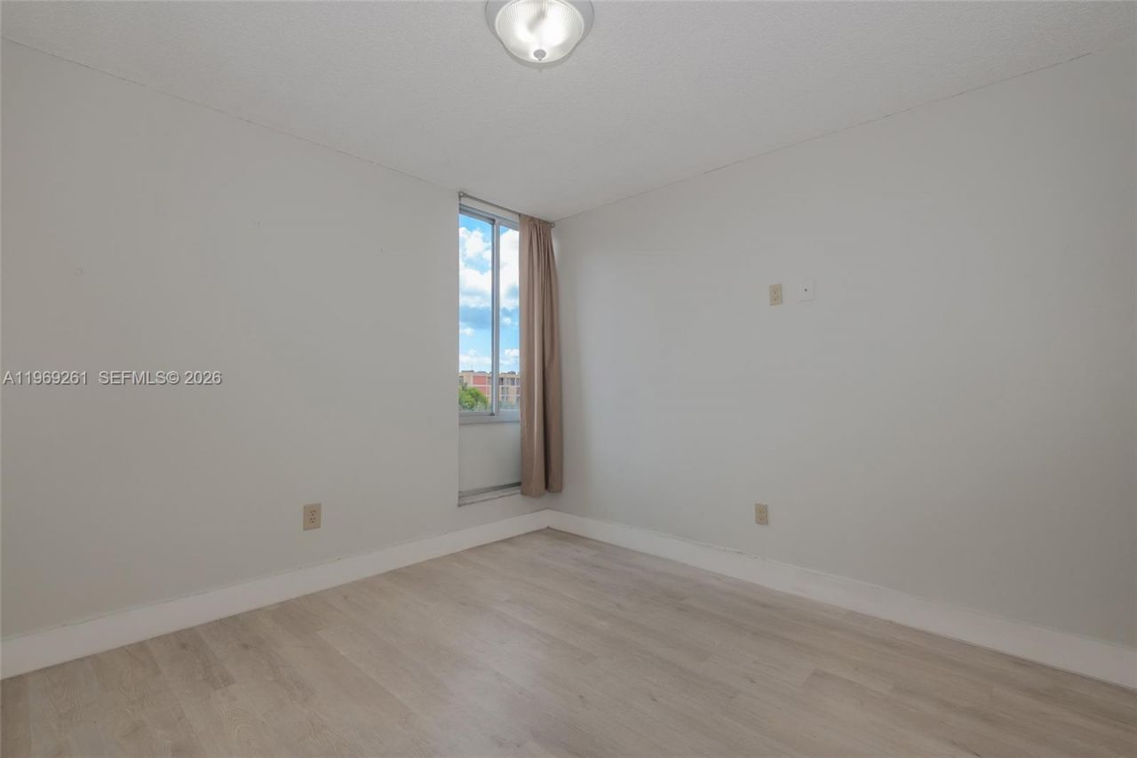 9150 Fontainebleau Blvd, Unit 402, Miami, FL 33172 Photo