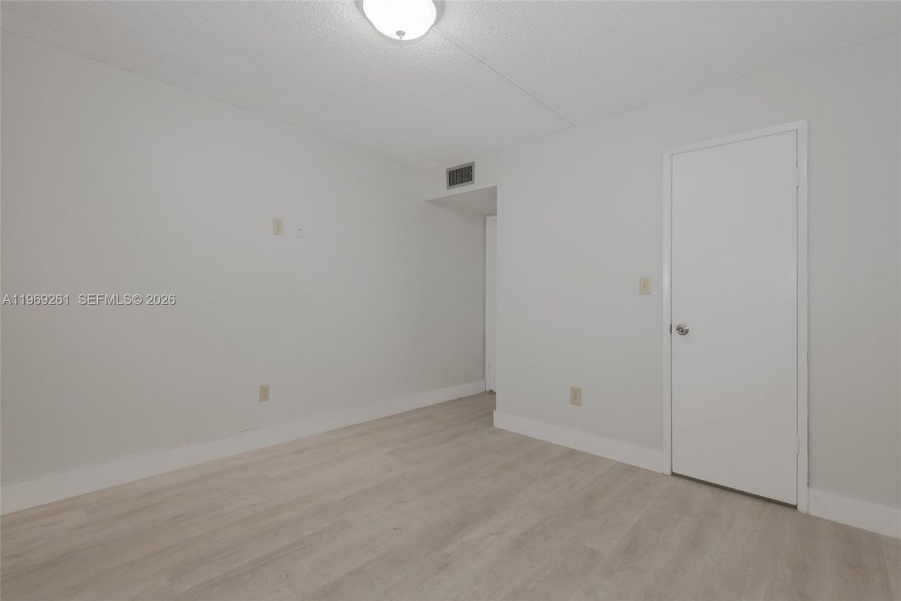 9150 Fontainebleau Blvd, Unit 402, Miami, FL 33172 Photo
