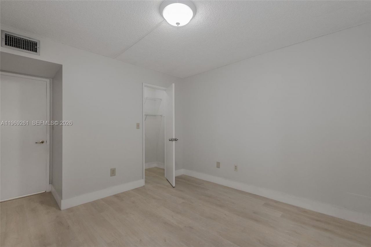 9150 Fontainebleau Blvd, Unit 402, Miami, FL 33172 Photo