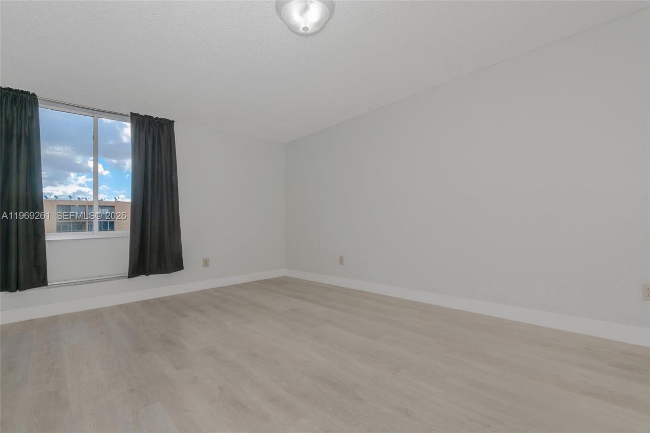 9150 Fontainebleau Blvd, Unit 402, Miami, FL 33172 Photo