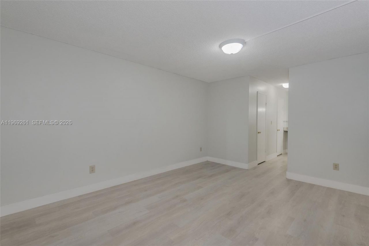 9150 Fontainebleau Blvd, Unit 402, Miami, FL 33172 Photo