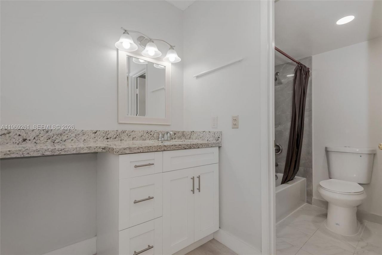 9150 Fontainebleau Blvd, Unit 402, Miami, FL 33172 Photo