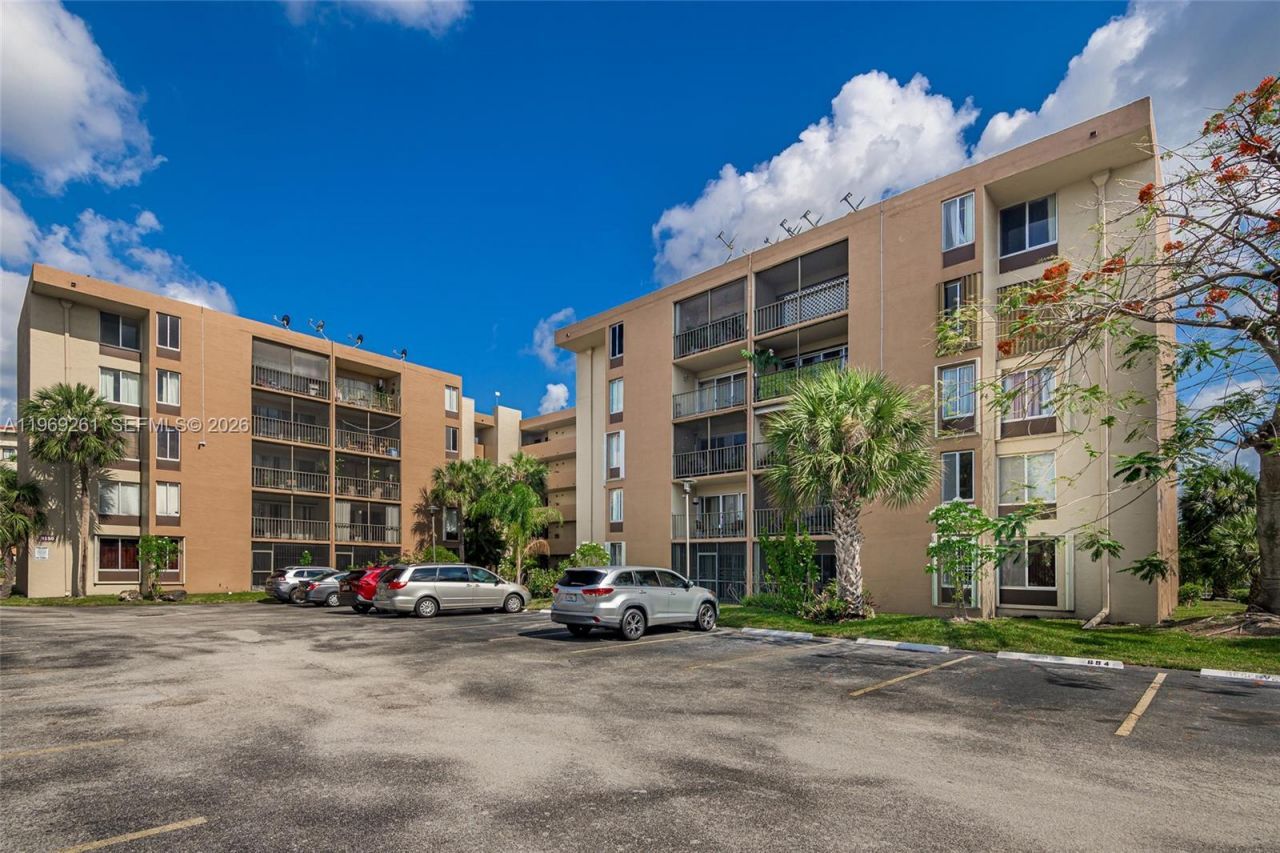 9150 Fontainebleau Blvd, Unit 402, Miami, FL 33172 Photo