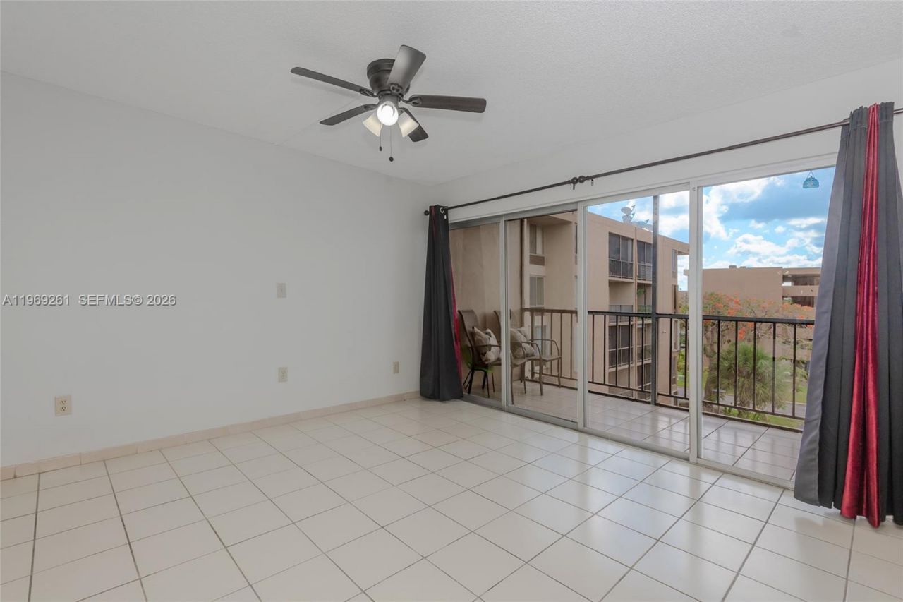 9150 Fontainebleau Blvd, Unit 402, Miami, FL 33172 Photo