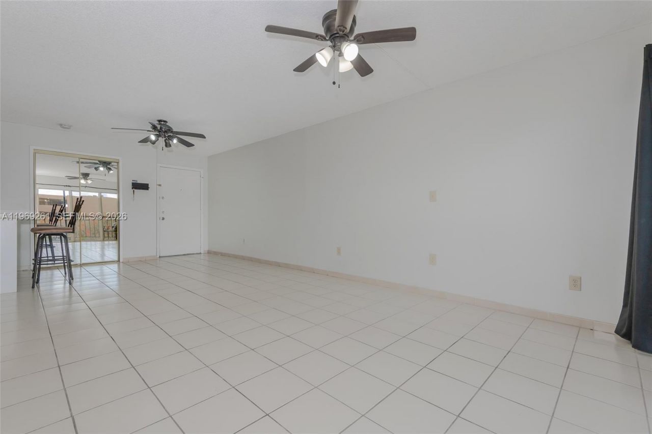 9150 Fontainebleau Blvd, Unit 402, Miami, FL 33172 Photo