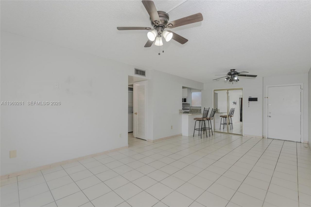 9150 Fontainebleau Blvd, Unit 402, Miami, FL 33172 Photo