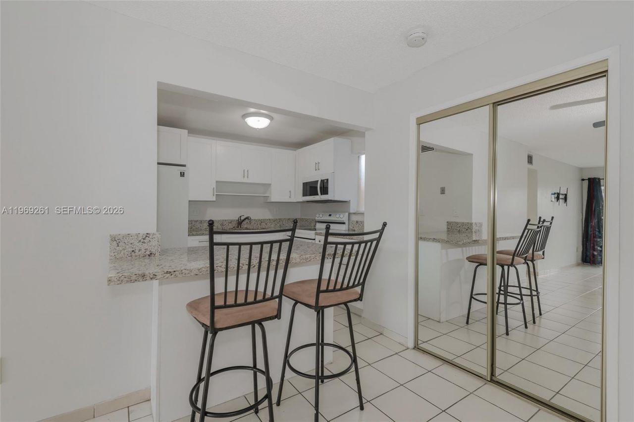 9150 Fontainebleau Blvd, Unit 402, Miami, FL 33172 Photo
