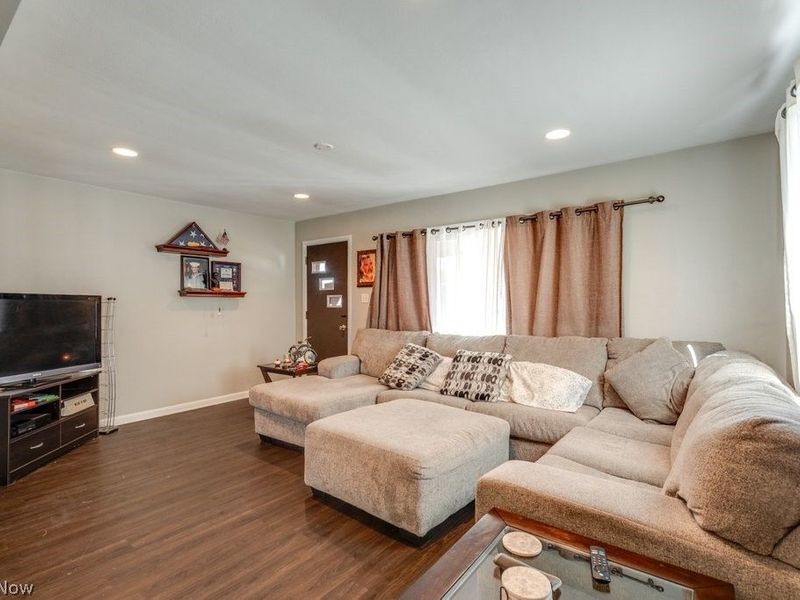 6276 Apple Street, Louisville, OH 44641 Photo 6