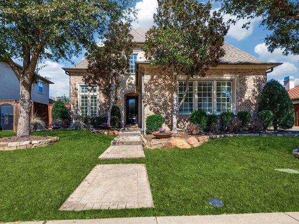 647 Fountainview Drive, Irving, TX 75039