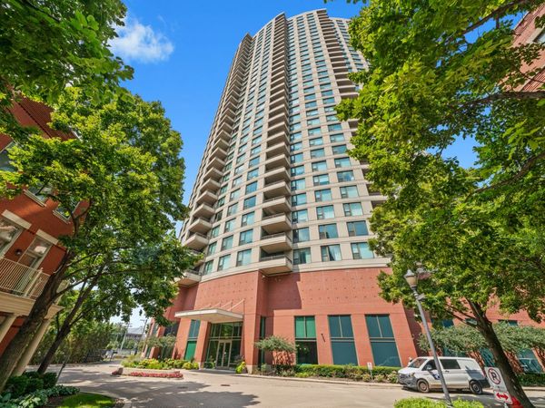 501 N Clinton Street, Unit 3203, Chicago, IL 60654