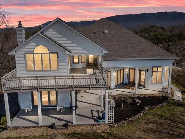 3467 Caywood Rd, Dandridge, TN 37725