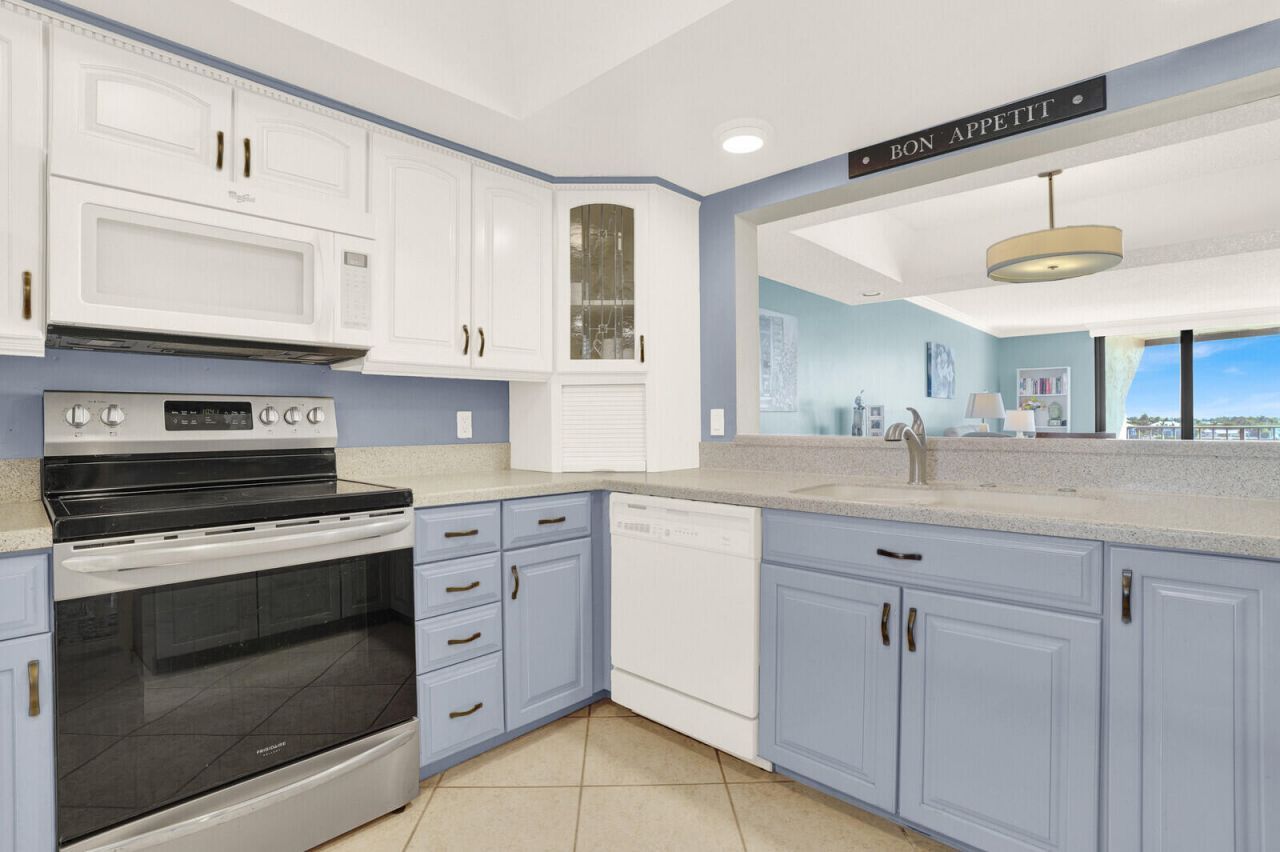 7020 Half Moon Circle, Unit 502, Hypoluxo, FL 33462 Photo