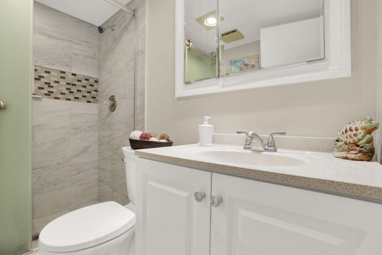 7020 Half Moon Circle, Unit 502, Hypoluxo, FL 33462 Photo