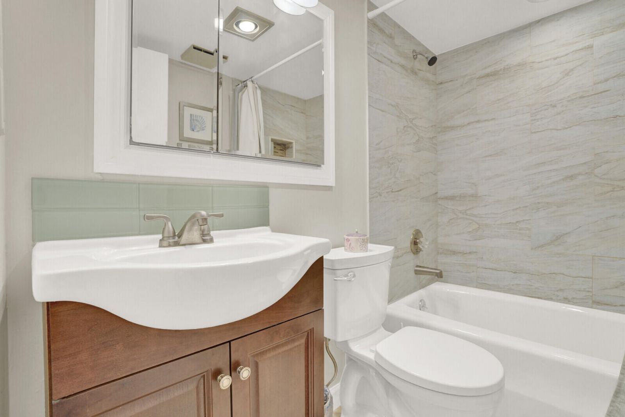 7020 Half Moon Circle, Unit 502, Hypoluxo, FL 33462 Photo