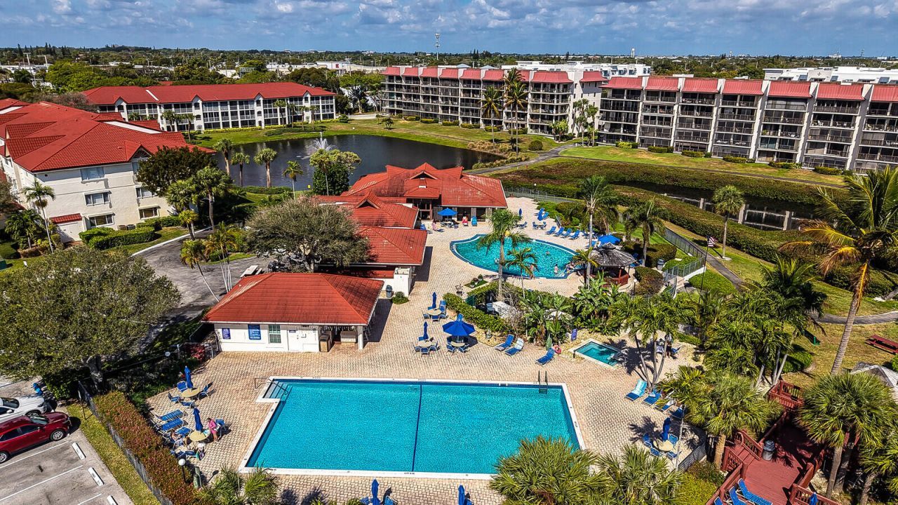 7020 Half Moon Circle, Unit 502, Hypoluxo, FL 33462 Photo