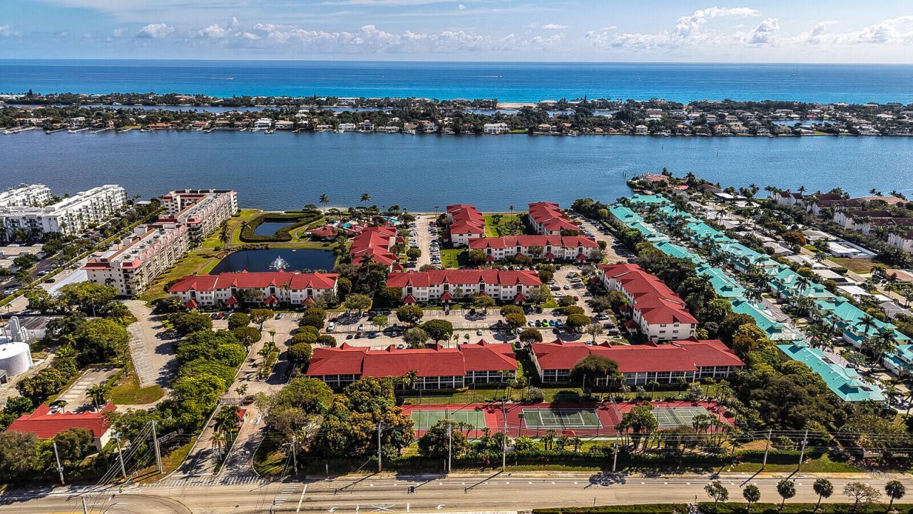 7020 Half Moon Circle, Unit 502, Hypoluxo, FL 33462 Photo