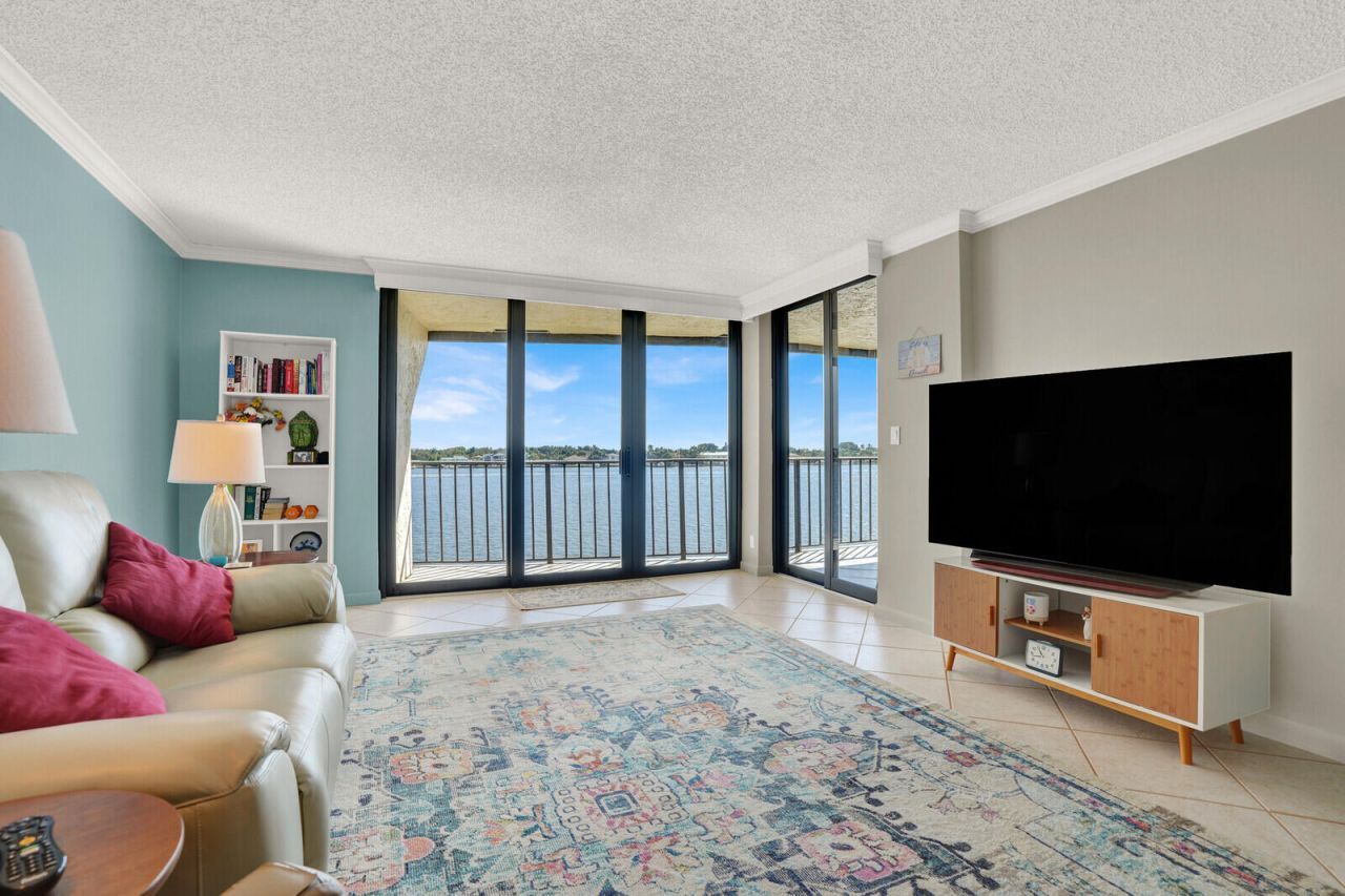 7020 Half Moon Circle, Unit 502, Hypoluxo, FL 33462 Photo