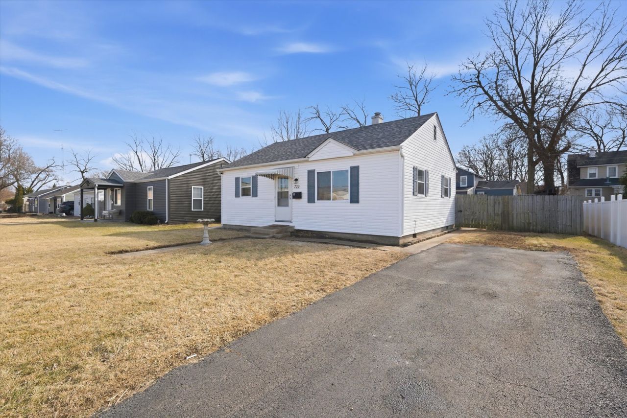 722 W Park Avenue, Aurora, IL 60506 Main Photo