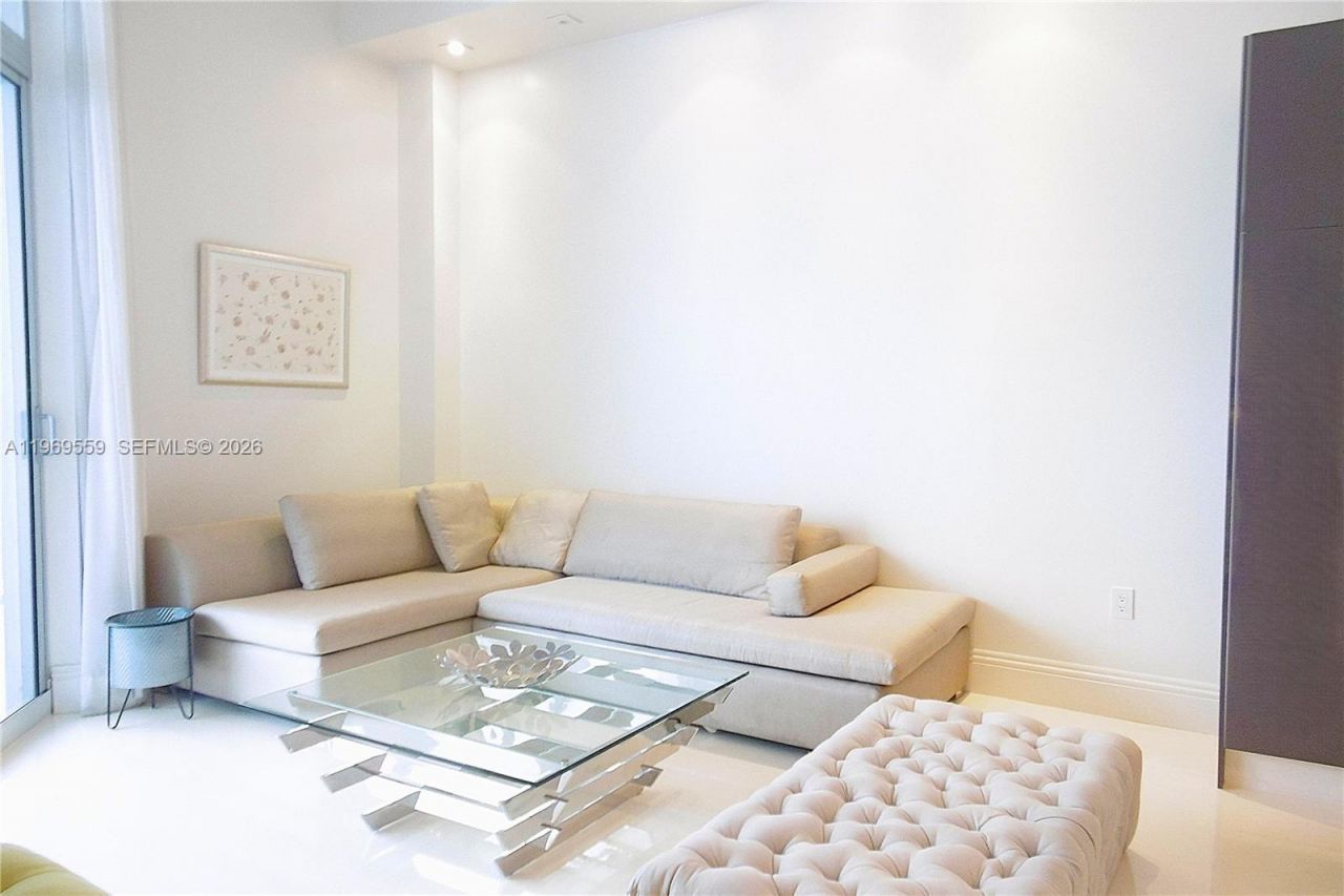 2001 Meridian Ave, Unit 525+DEN, Miami Beach, FL 33139 Photo