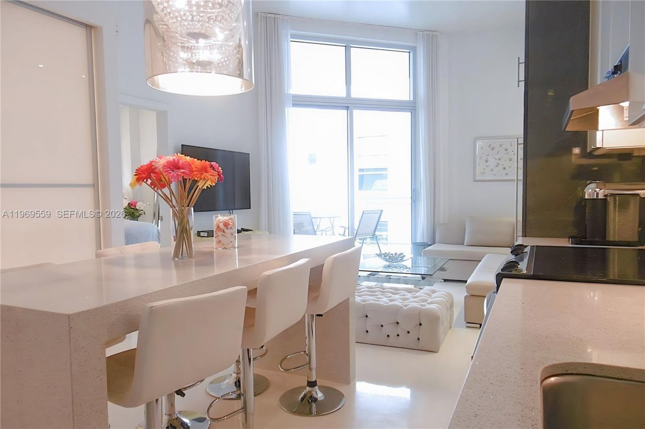 2001 Meridian Ave, Unit 525+DEN, Miami Beach, FL 33139 Photo