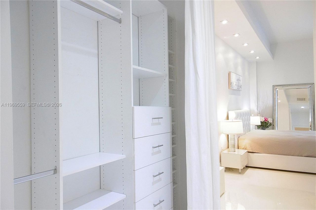 2001 Meridian Ave, Unit 525+DEN, Miami Beach, FL 33139 Photo