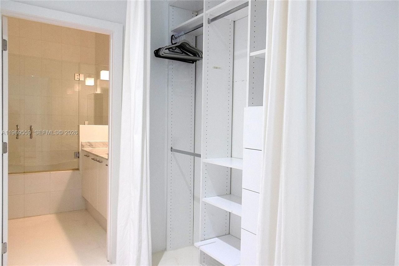 2001 Meridian Ave, Unit 525+DEN, Miami Beach, FL 33139 Photo