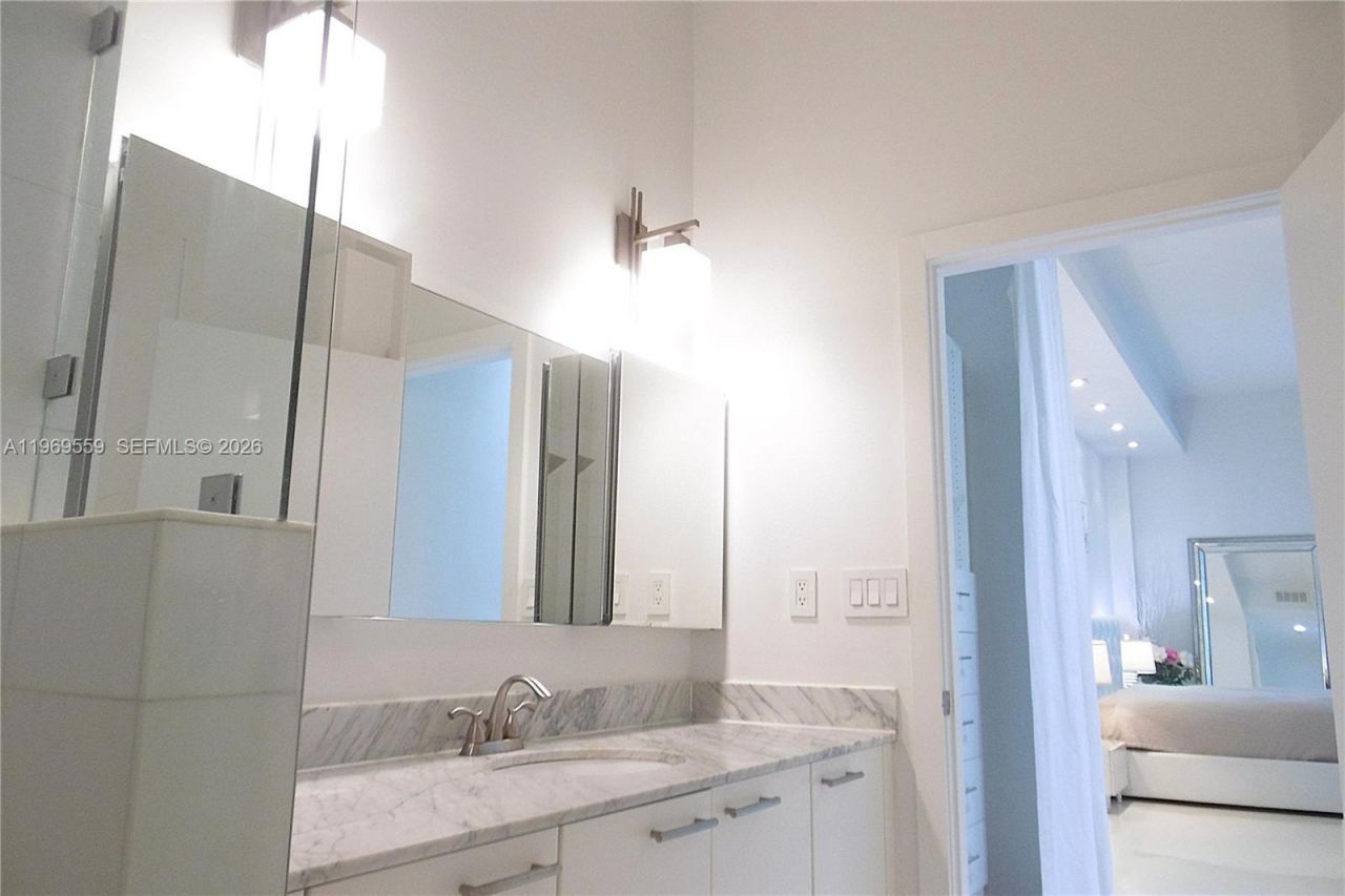 2001 Meridian Ave, Unit 525+DEN, Miami Beach, FL 33139 Photo