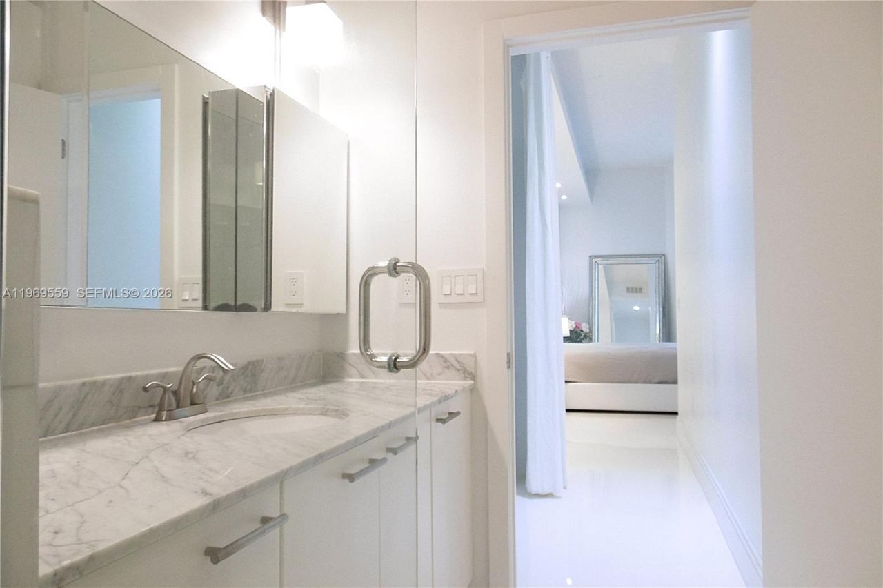 2001 Meridian Ave, Unit 525+DEN, Miami Beach, FL 33139 Photo