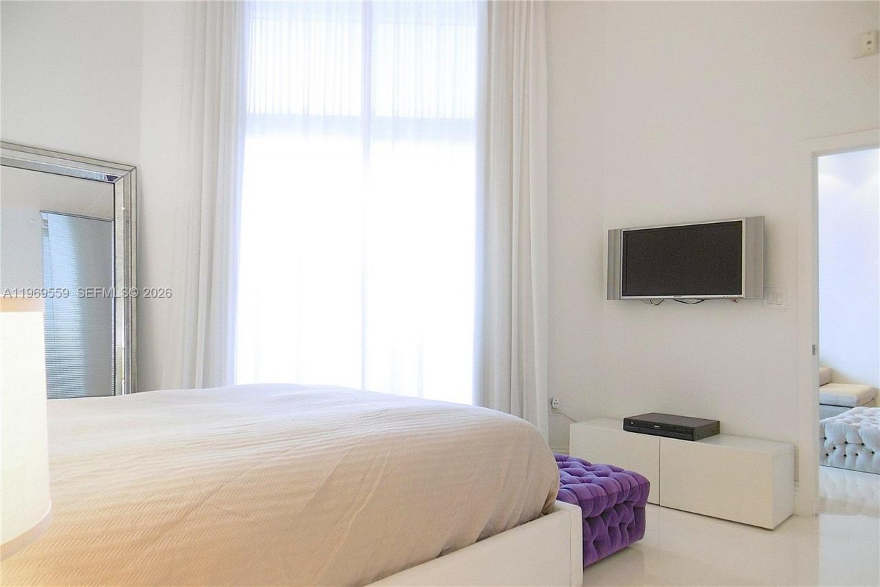 2001 Meridian Ave, Unit 525+DEN, Miami Beach, FL 33139 Photo