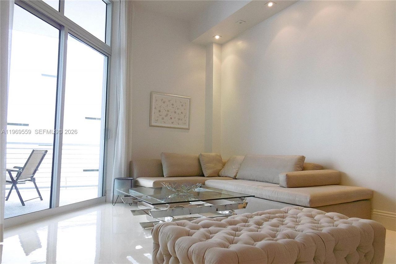 2001 Meridian Ave, Unit 525+DEN, Miami Beach, FL 33139 Photo