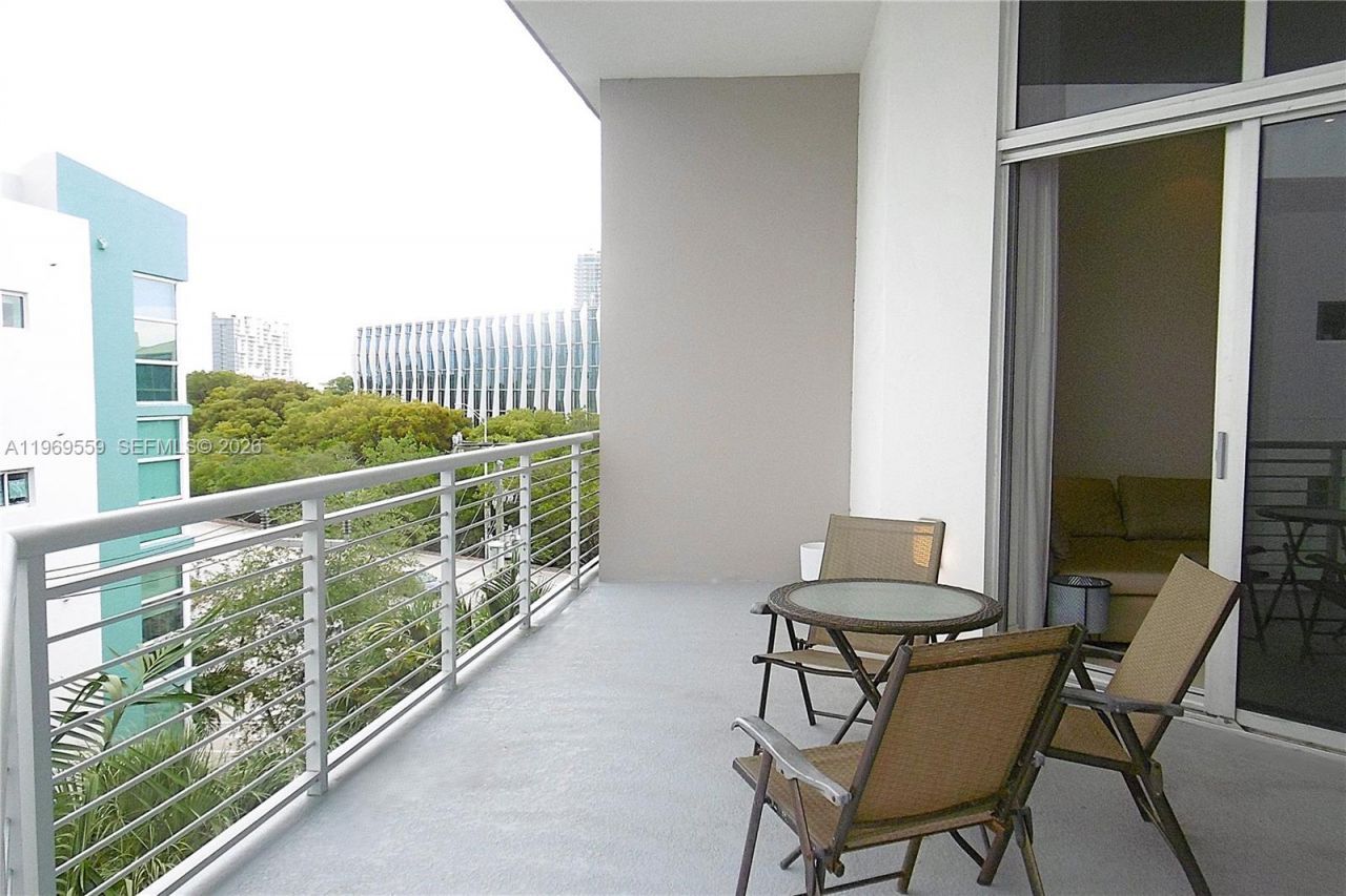 2001 Meridian Ave, Unit 525+DEN, Miami Beach, FL 33139 Photo