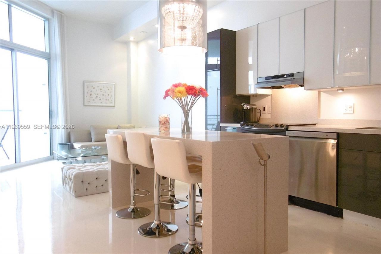 2001 Meridian Ave, Unit 525+DEN, Miami Beach, FL 33139 Photo