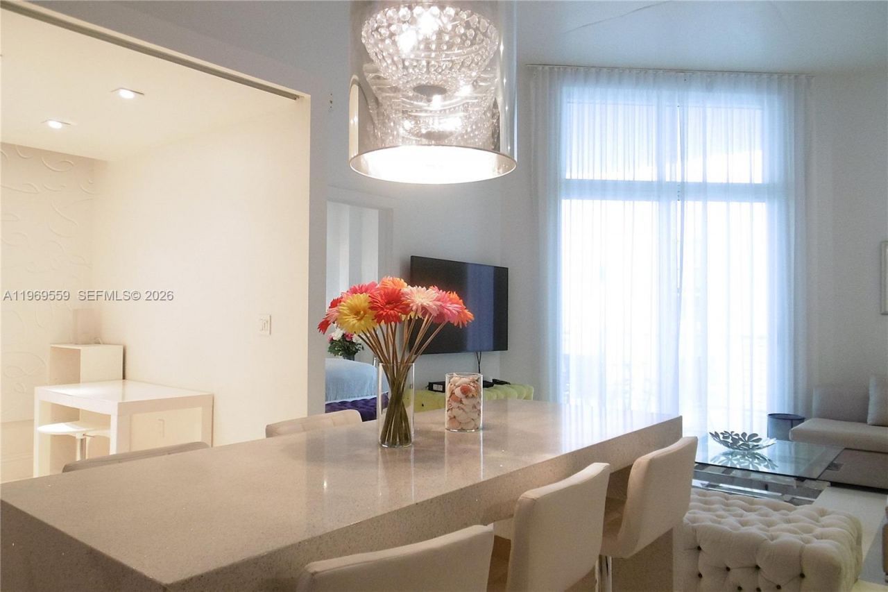 2001 Meridian Ave, Unit 525+DEN, Miami Beach, FL 33139 Photo