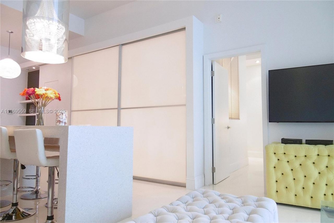 2001 Meridian Ave, Unit 525+DEN, Miami Beach, FL 33139 Photo