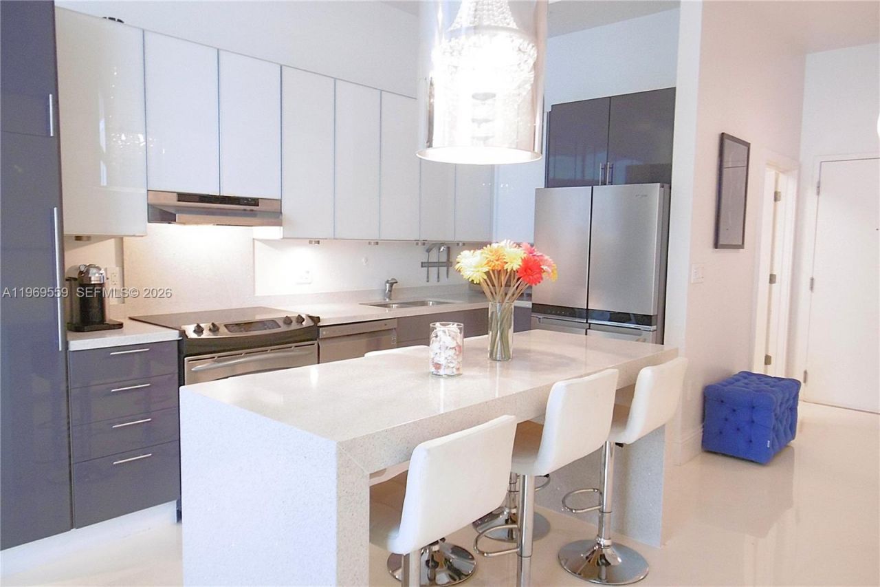 2001 Meridian Ave, Unit 525+DEN, Miami Beach, FL 33139 Photo