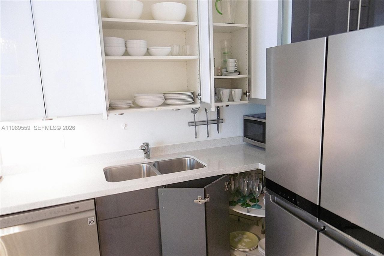 2001 Meridian Ave, Unit 525+DEN, Miami Beach, FL 33139 Photo