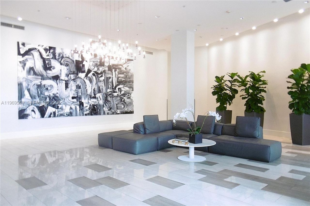 2001 Meridian Ave, Unit 525+DEN, Miami Beach, FL 33139 Photo