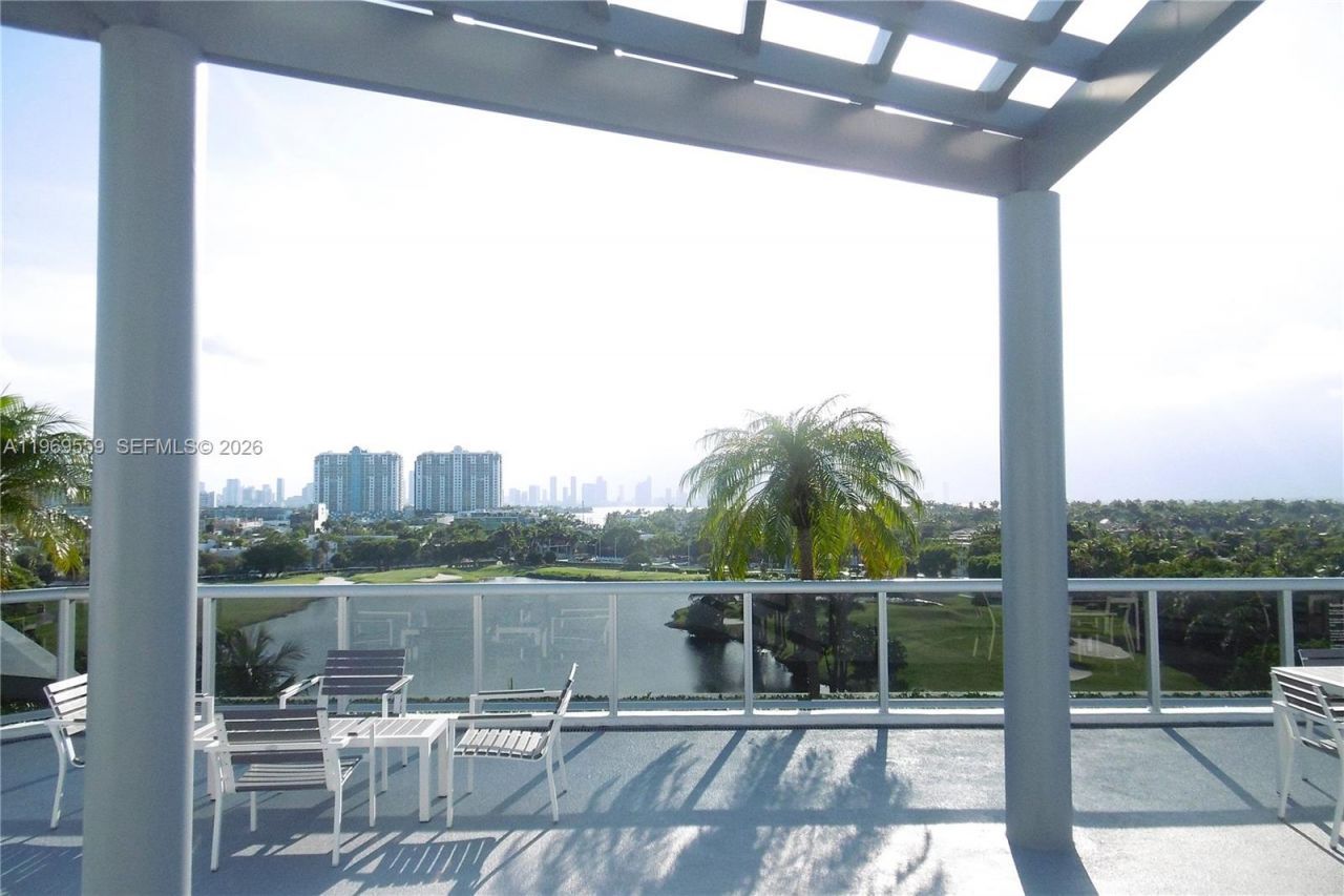 2001 Meridian Ave, Unit 525+DEN, Miami Beach, FL 33139 Photo