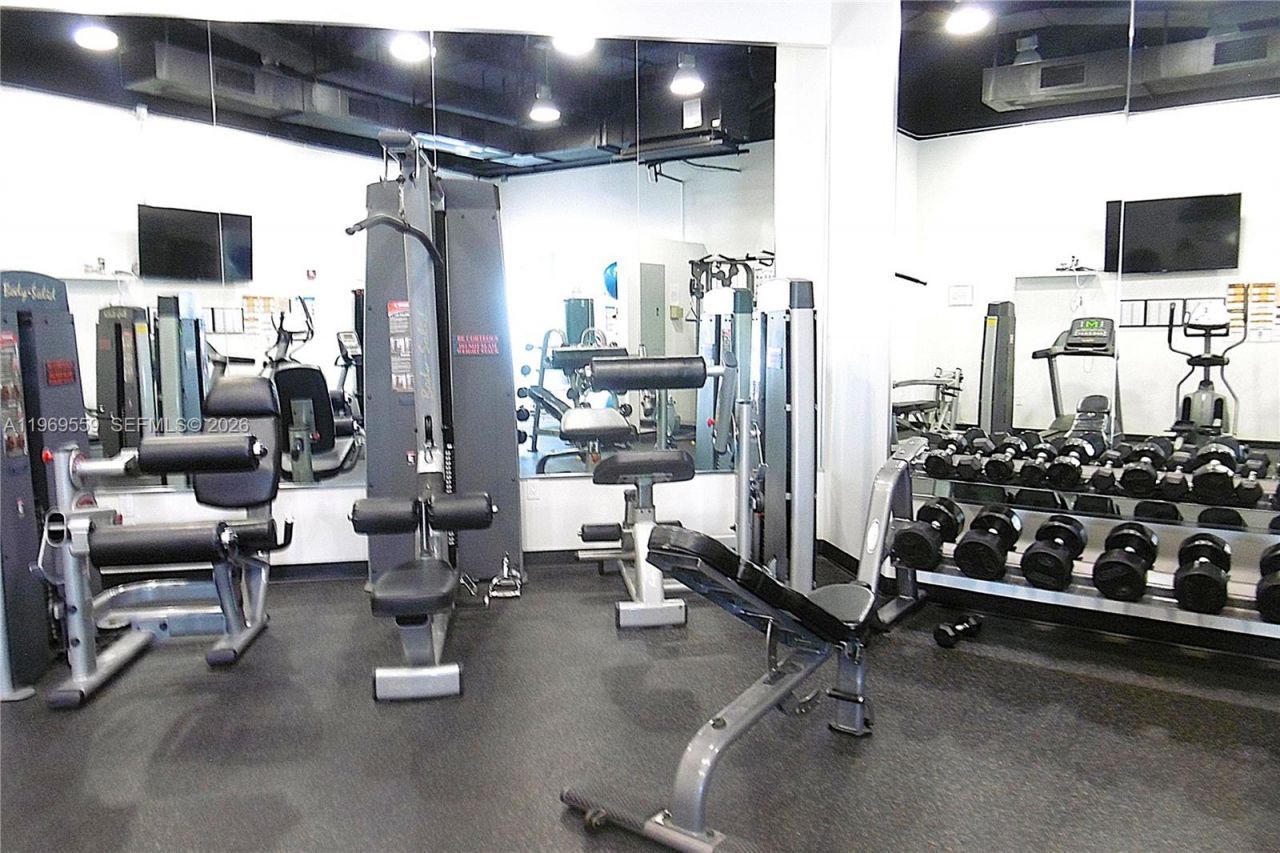 2001 Meridian Ave, Unit 525+DEN, Miami Beach, FL 33139 Photo