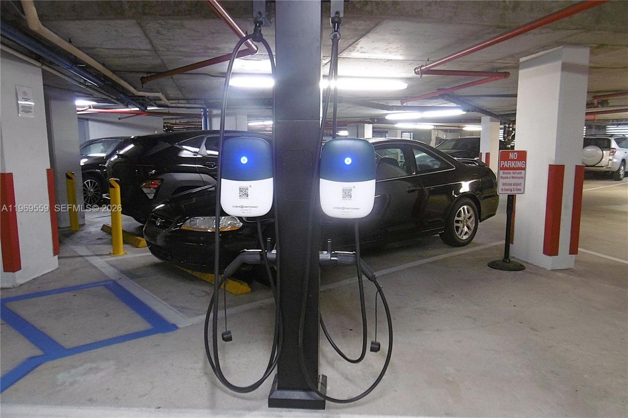 2001 Meridian Ave, Unit 525+DEN, Miami Beach, FL 33139 Photo